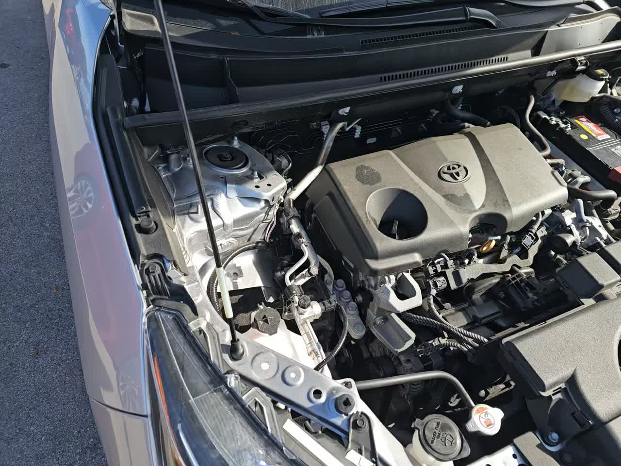 2025 Toyota RAV4 LE FWD