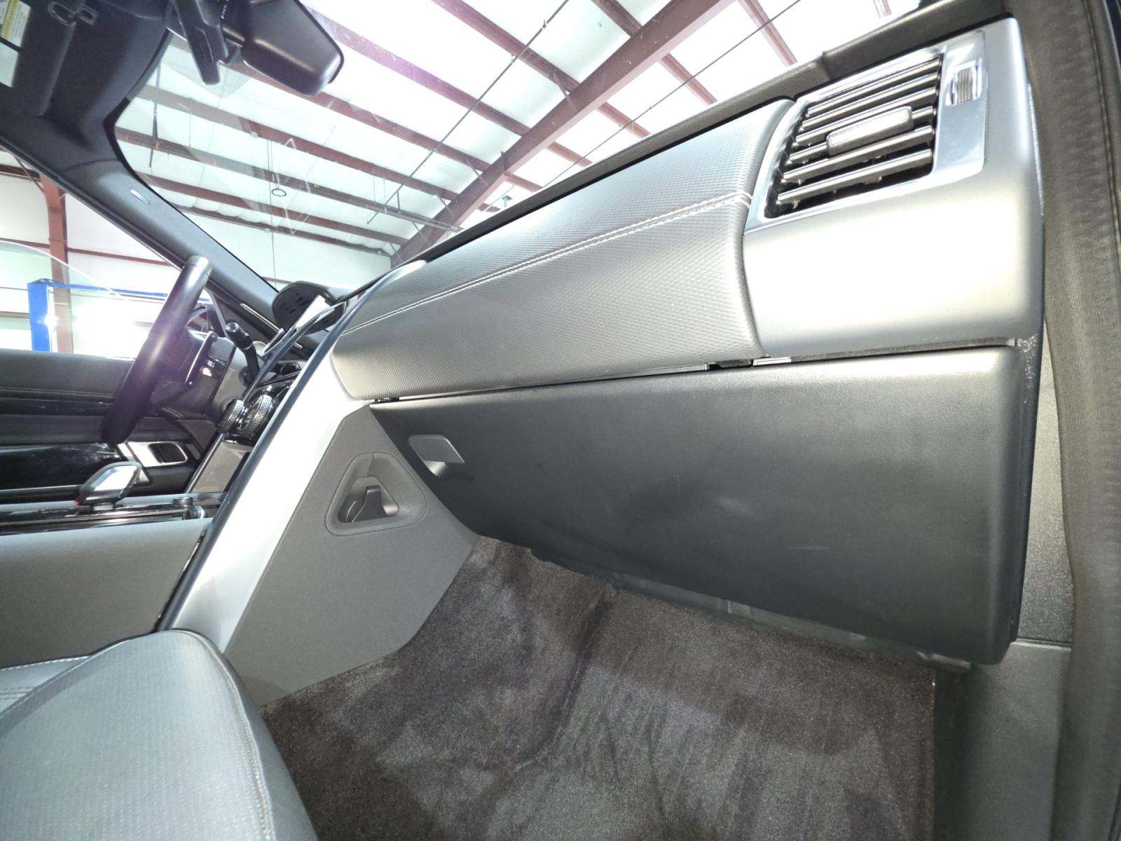 2023 Land Rover Discovery R-Dynamic S AWD