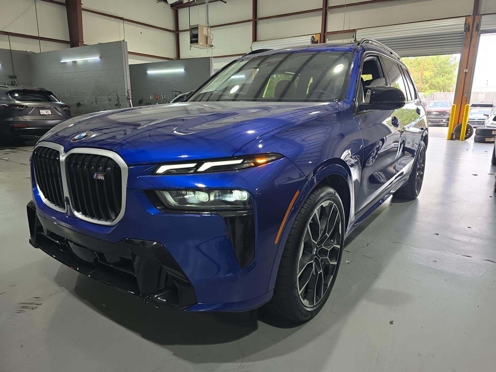 2025 BMW X7 M60i AWD