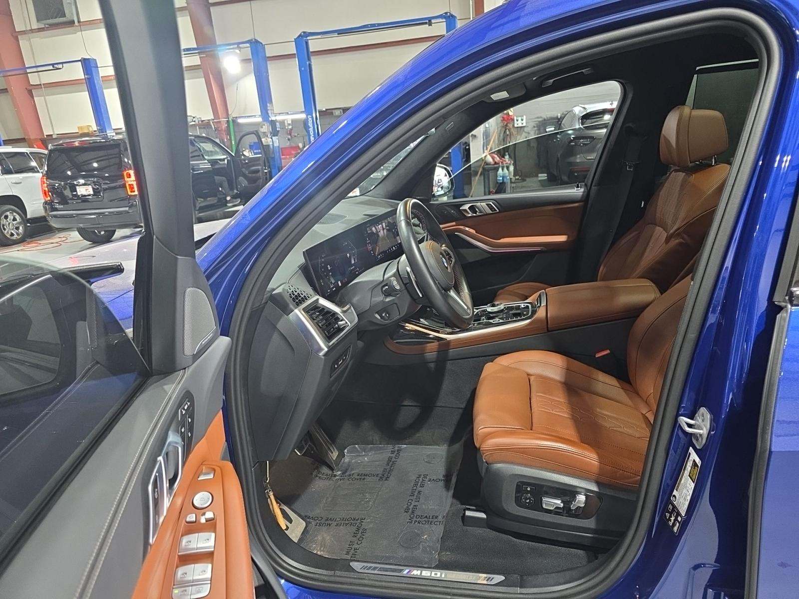 2025 BMW X7 M60i AWD