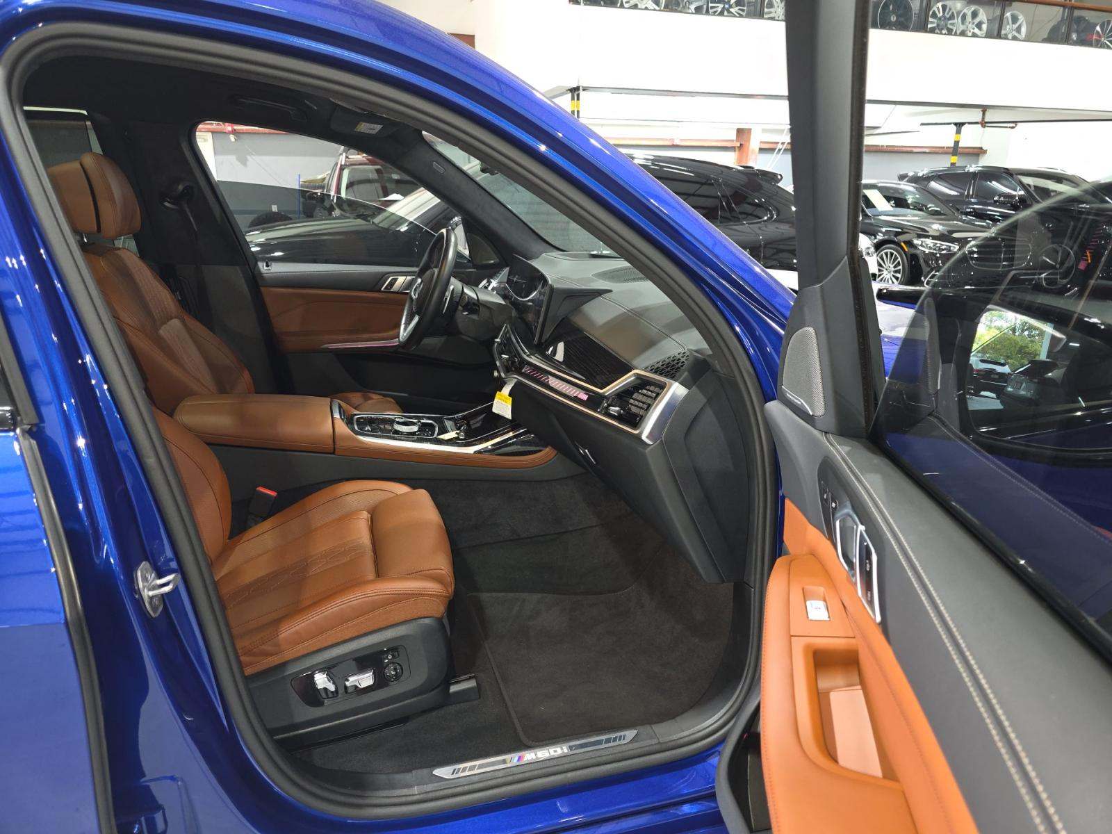 2025 BMW X7 M60i AWD