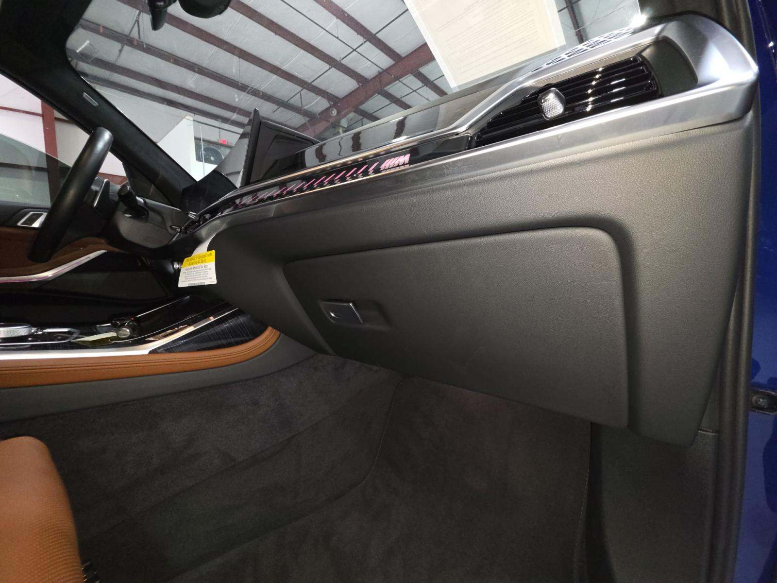 2025 BMW X7 M60i AWD