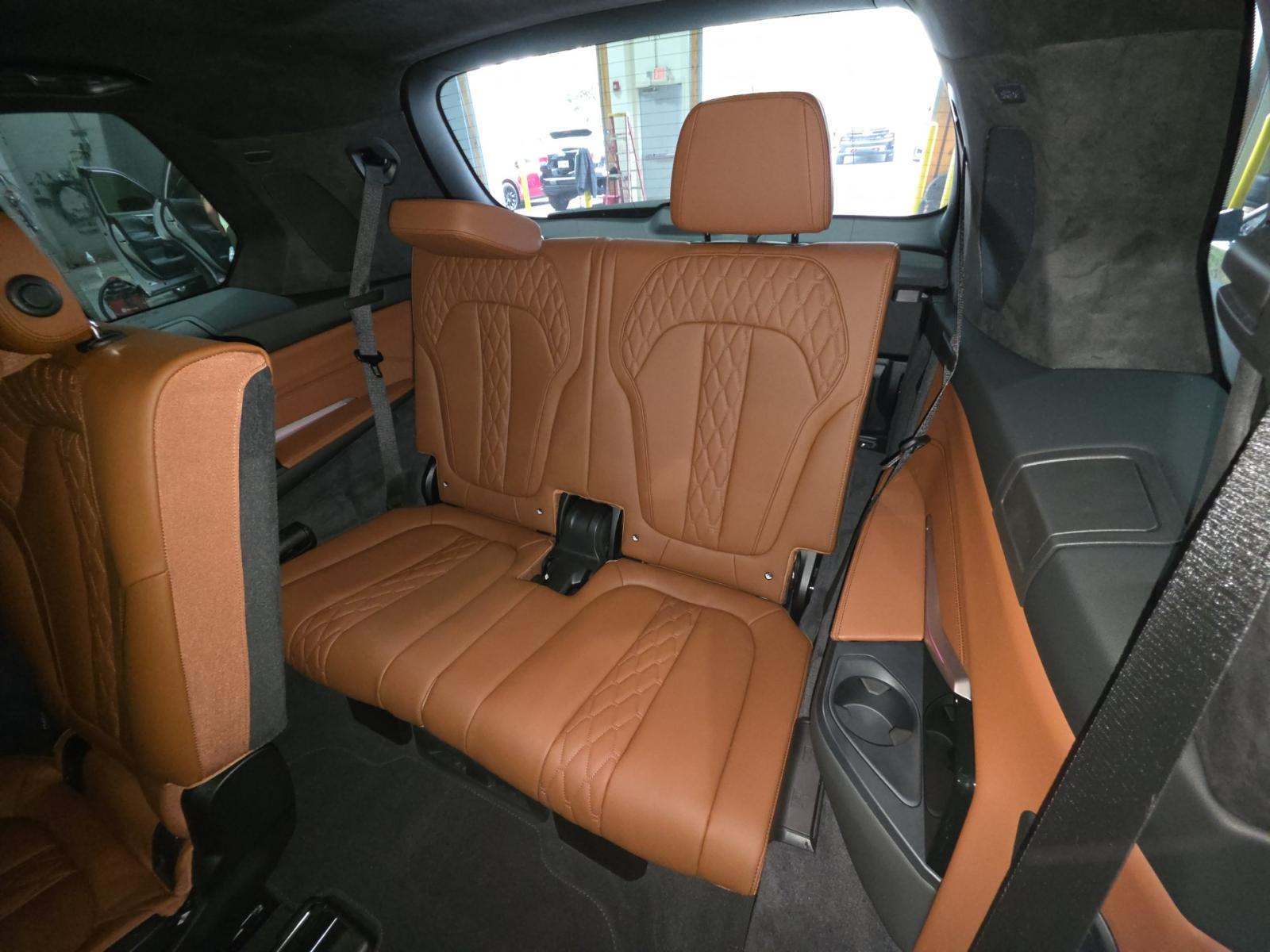 2025 BMW X7 M60i AWD