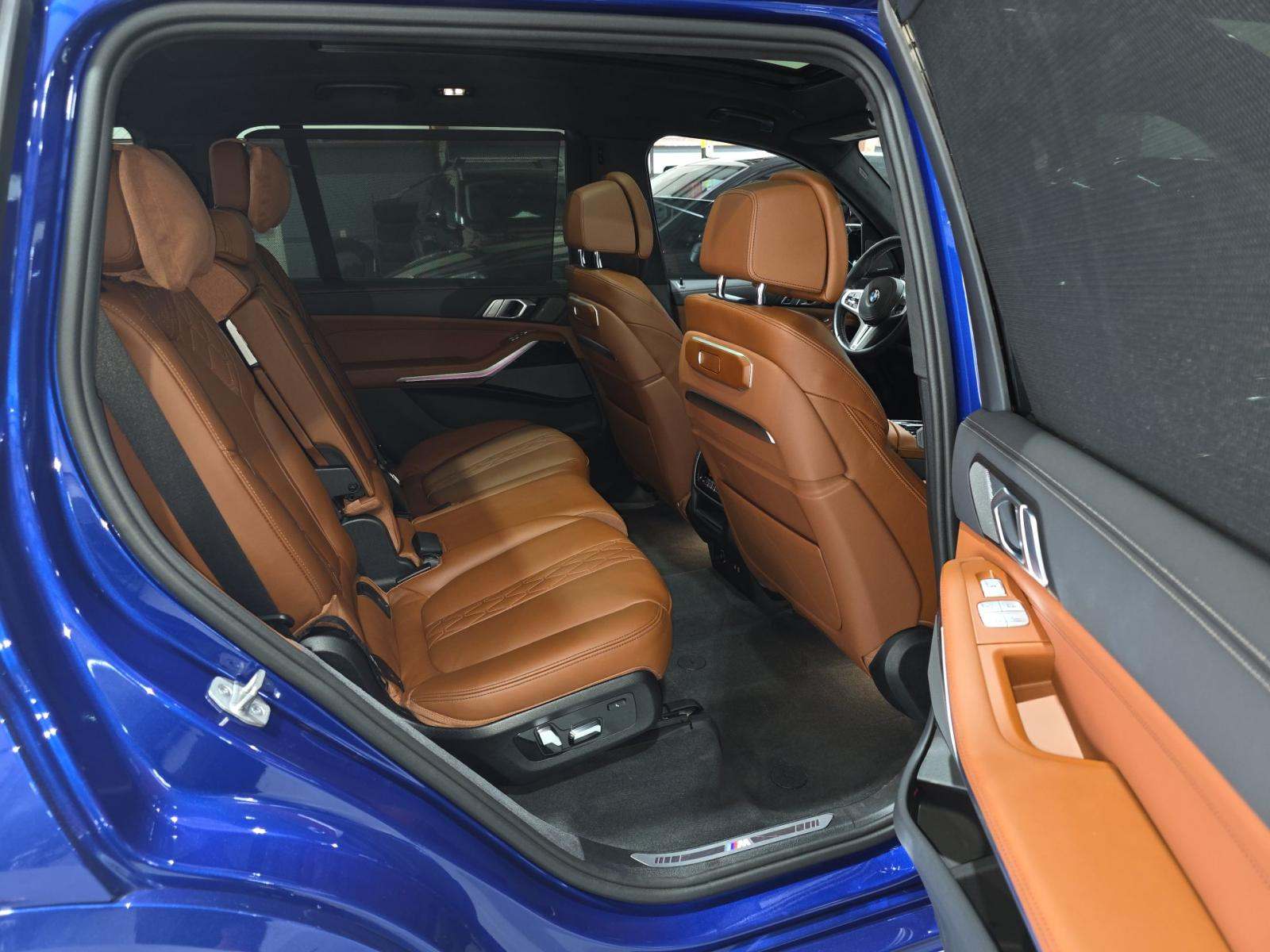 2025 BMW X7 M60i AWD