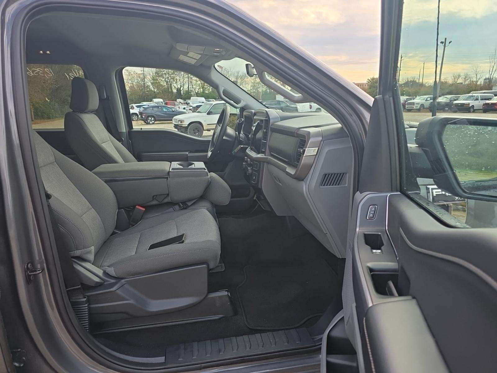 2025 Ford F-150 XLT AWD