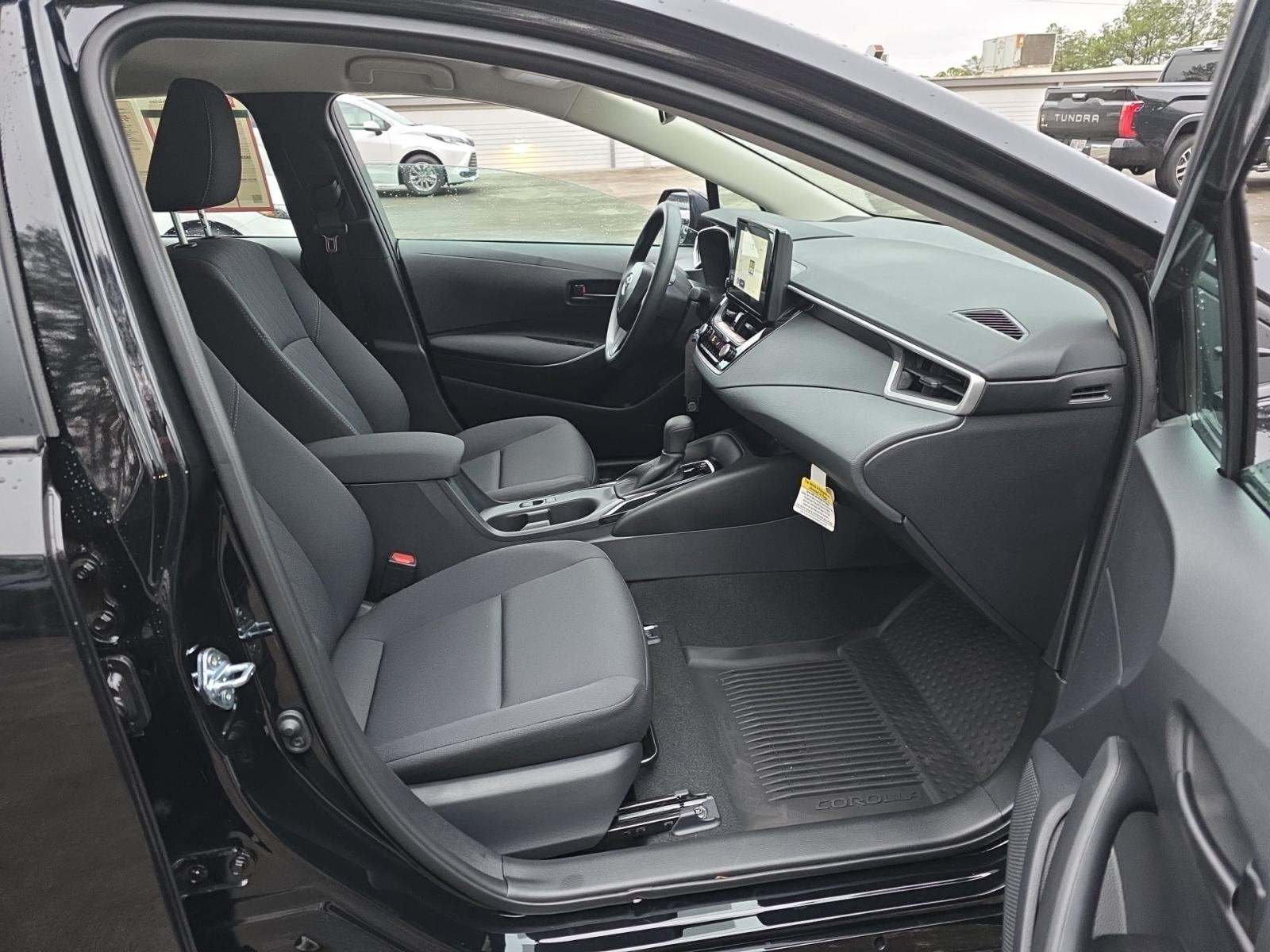 2025 Toyota Corolla LE FWD