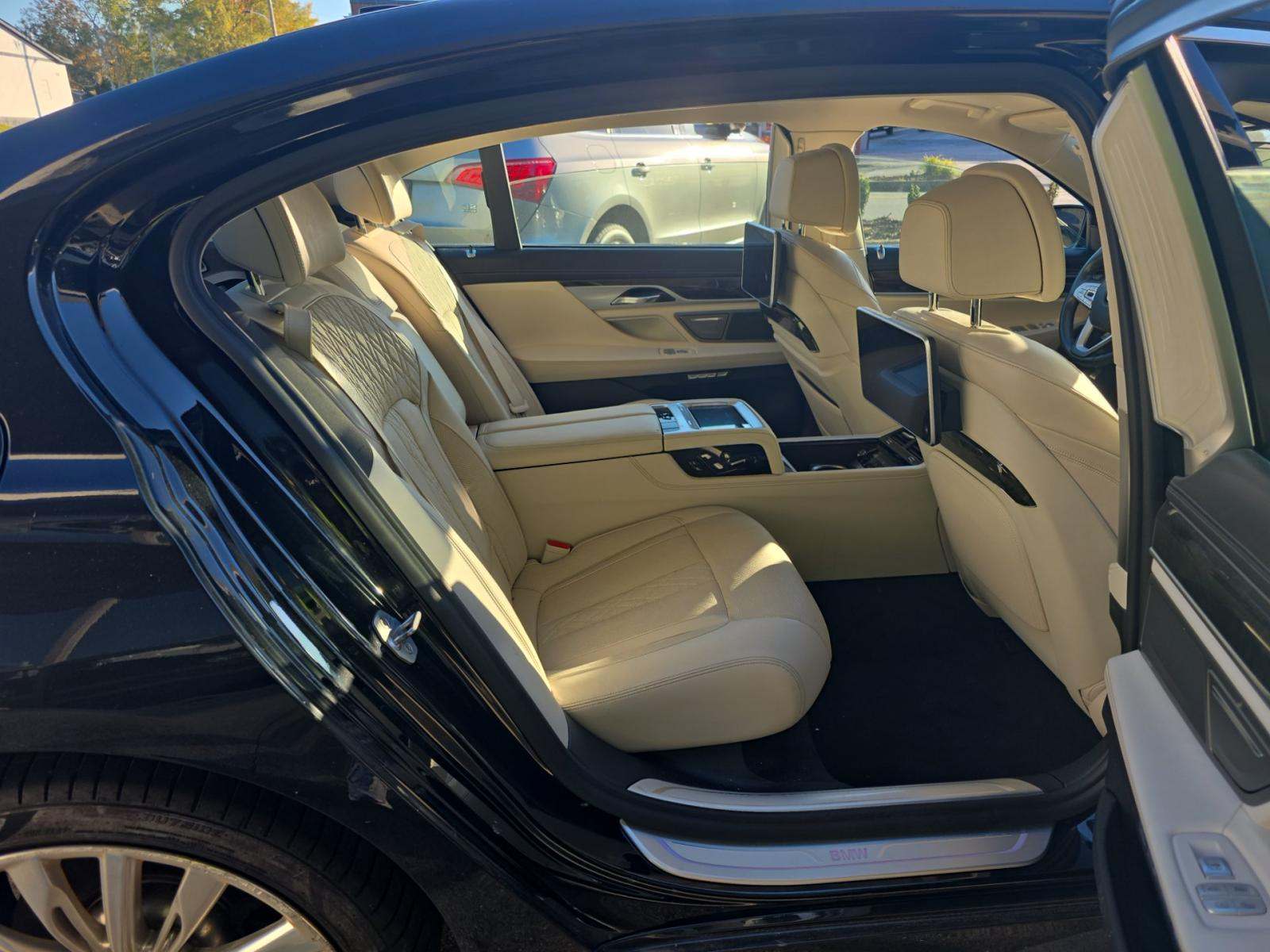 2018 BMW 7 Series 750i RWD