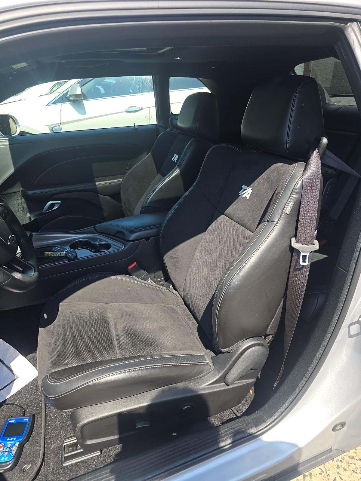 DODGE CHALLENGER - 6