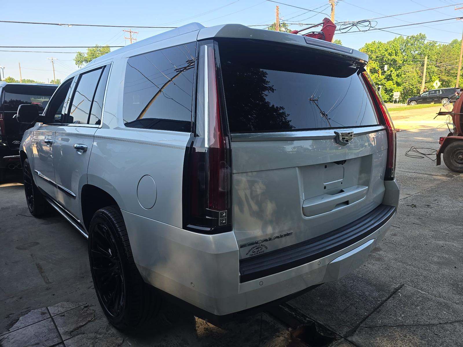 2017 Cadillac Escalade Platinum AWD