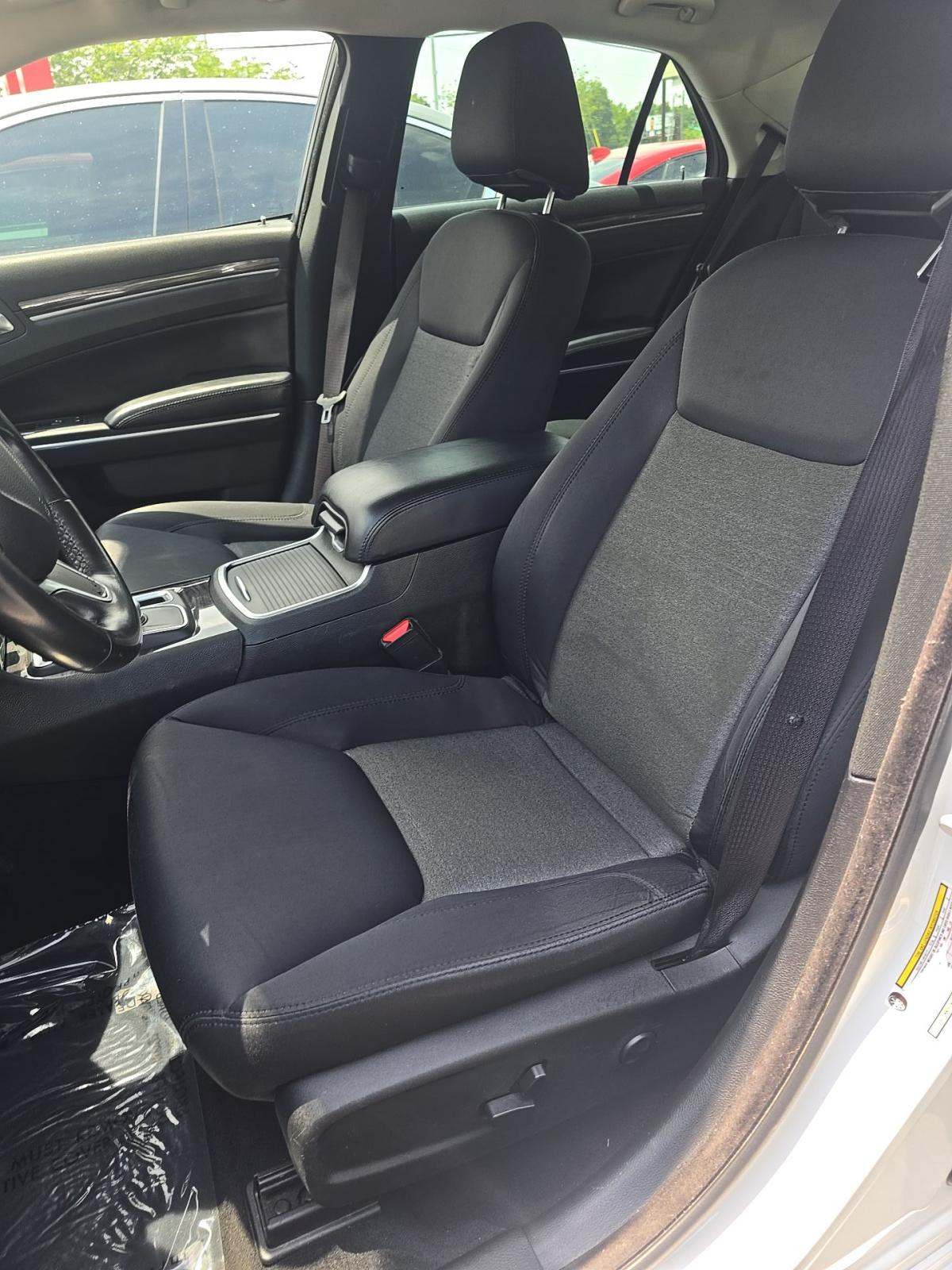 2021 Chrysler 300 Touring RWD