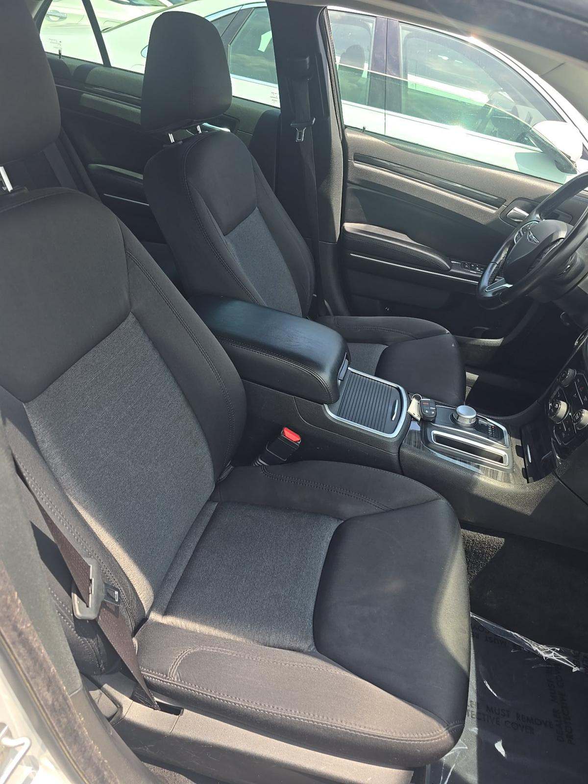 2021 Chrysler 300 Touring RWD