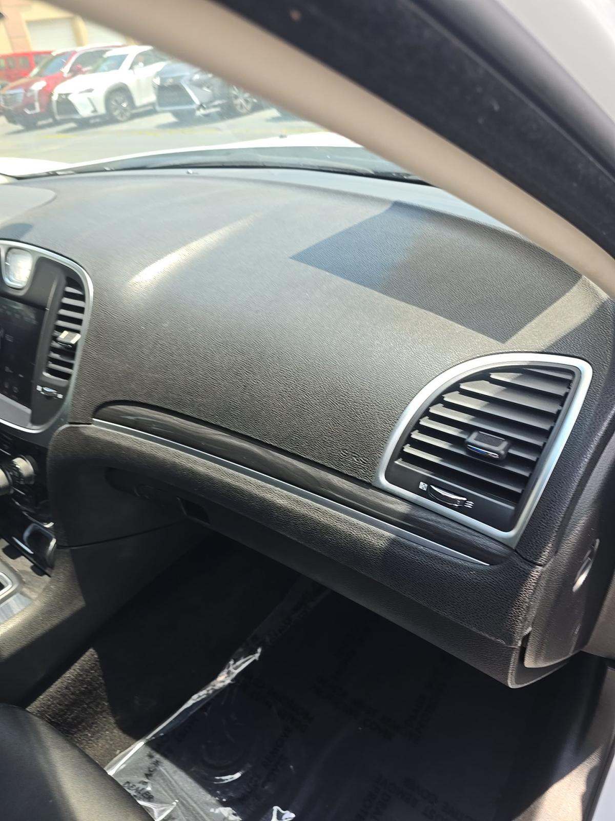 2021 Chrysler 300 Touring RWD