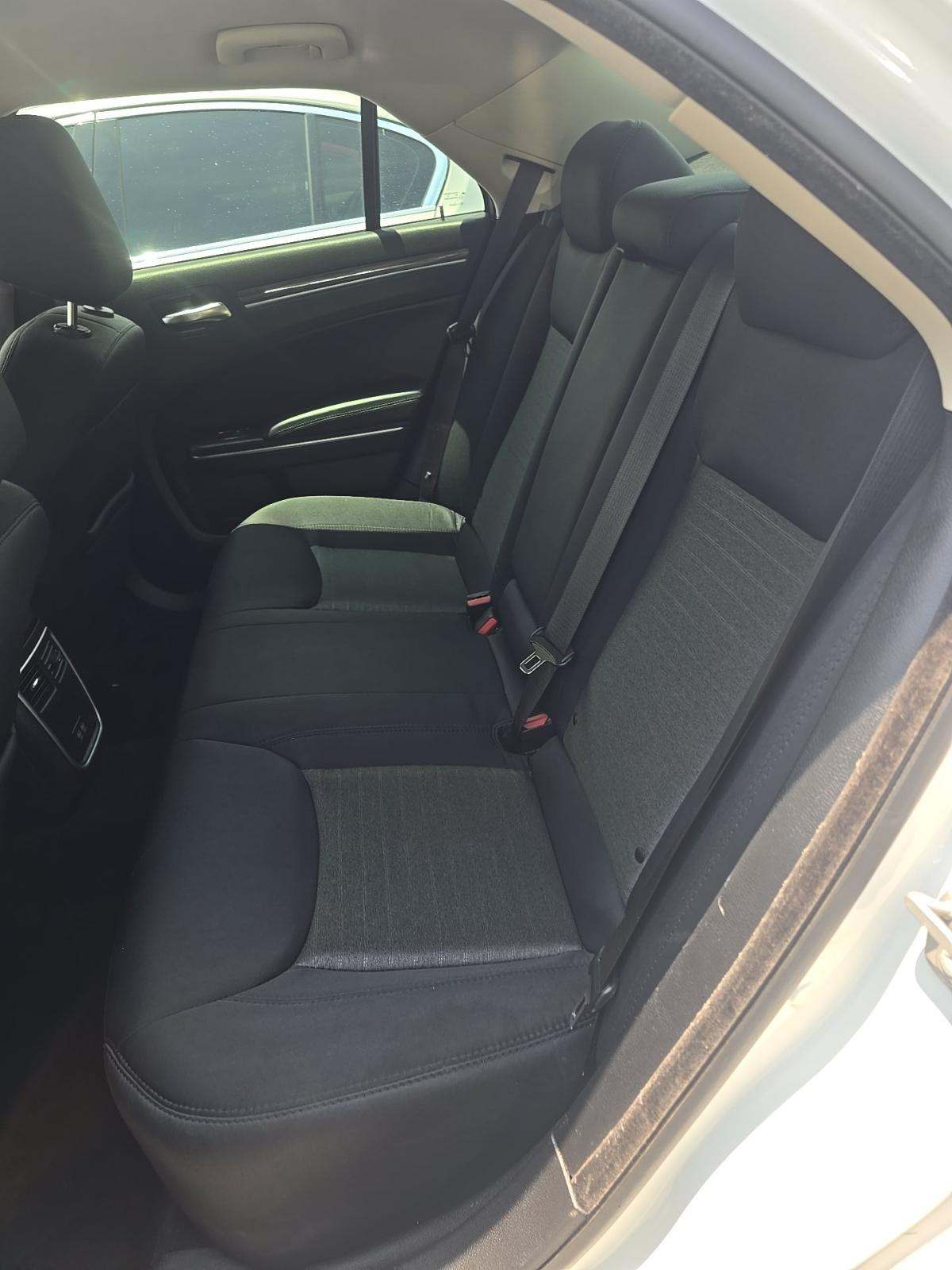 2021 Chrysler 300 Touring RWD