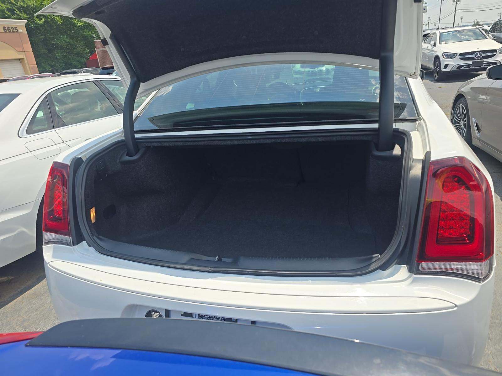 2021 Chrysler 300 Touring RWD
