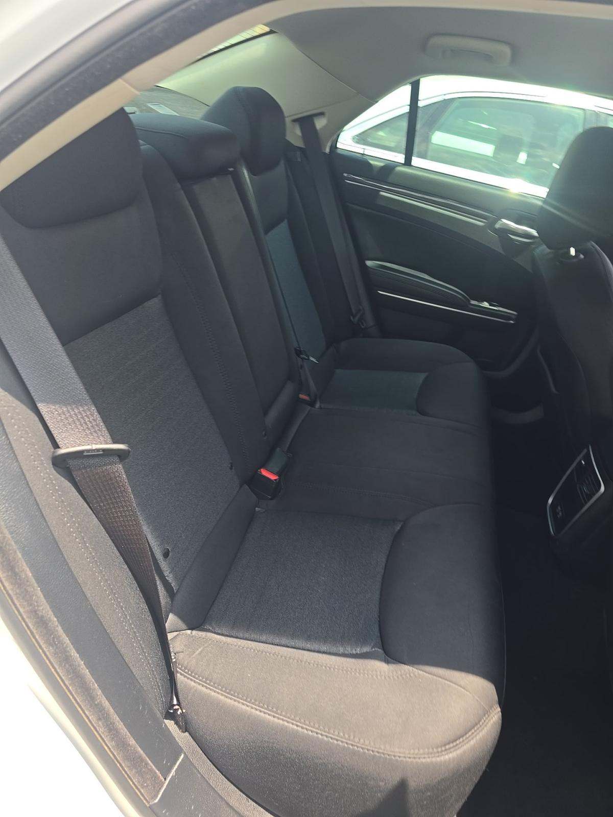 2021 Chrysler 300 Touring RWD