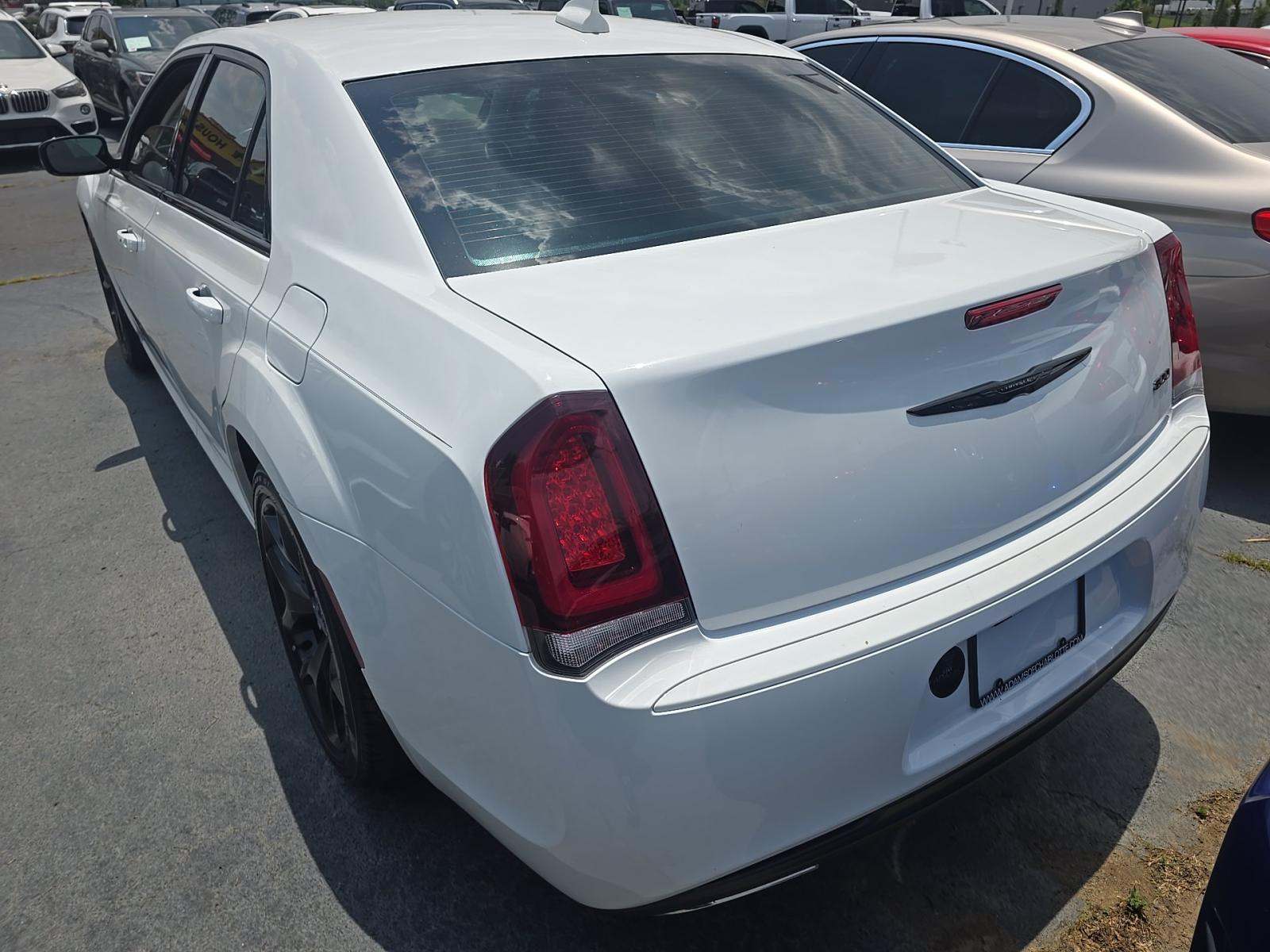 2021 Chrysler 300 Touring RWD