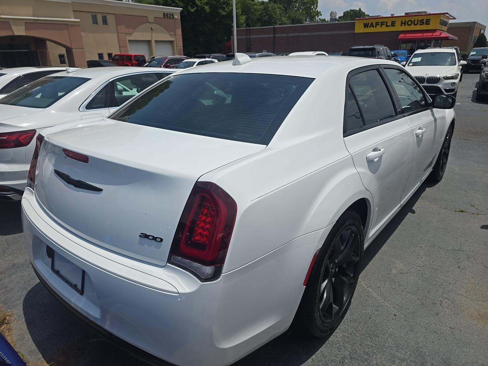 2021 Chrysler 300 Touring RWD