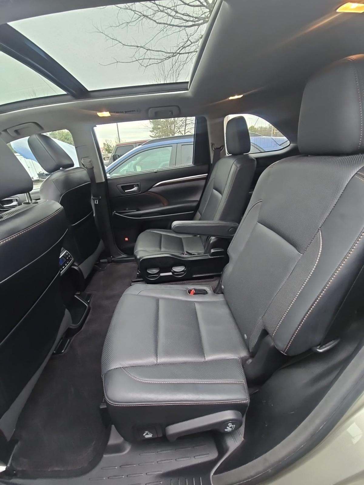 2015 Toyota Highlander Limited Platinum FWD