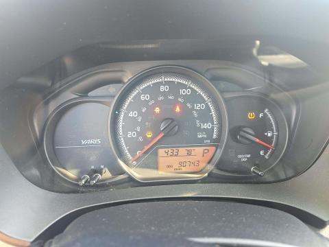 2015 Toyota Yaris L FWD