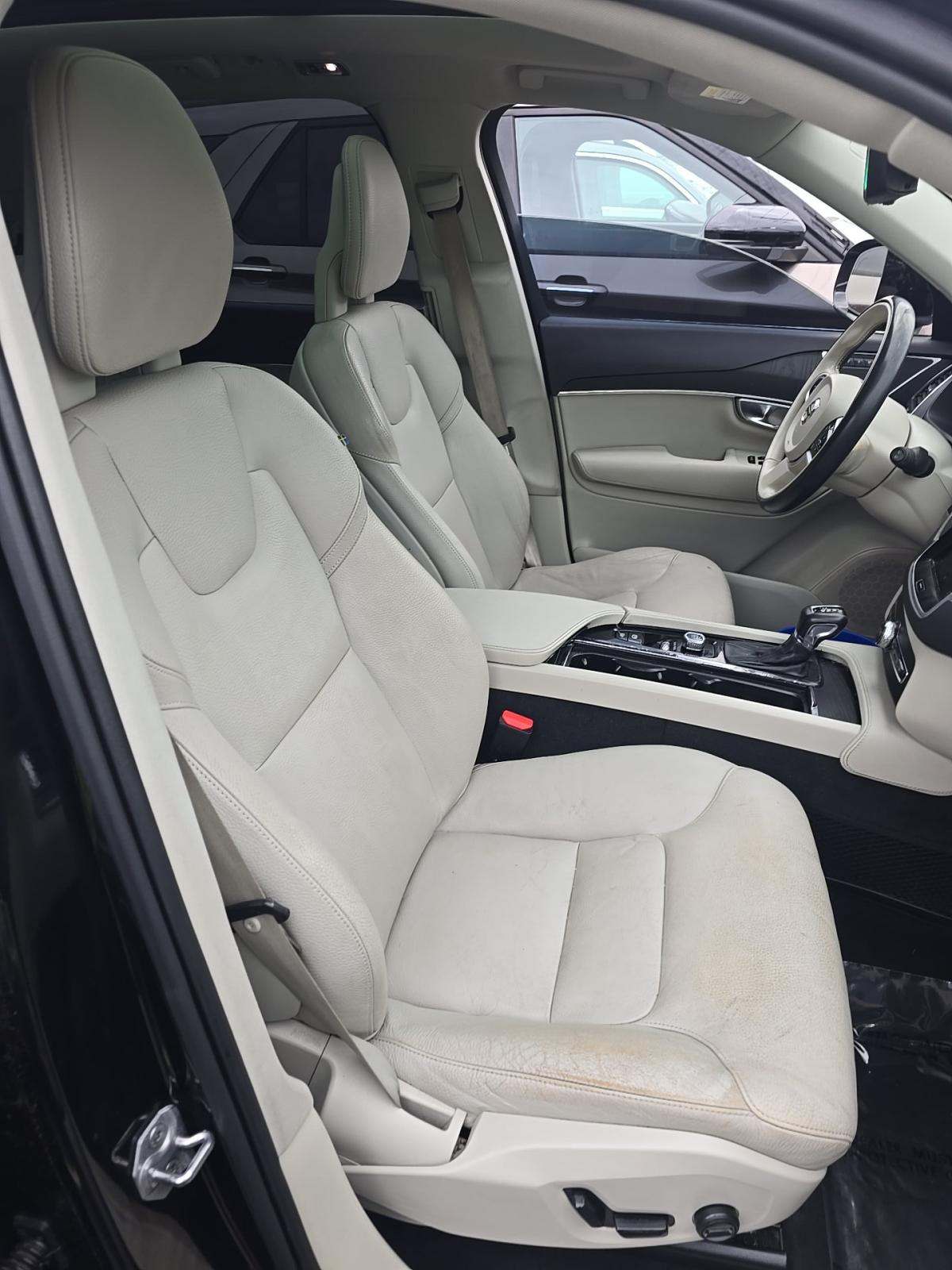 2020 Volvo XC90 T5 Momentum FWD