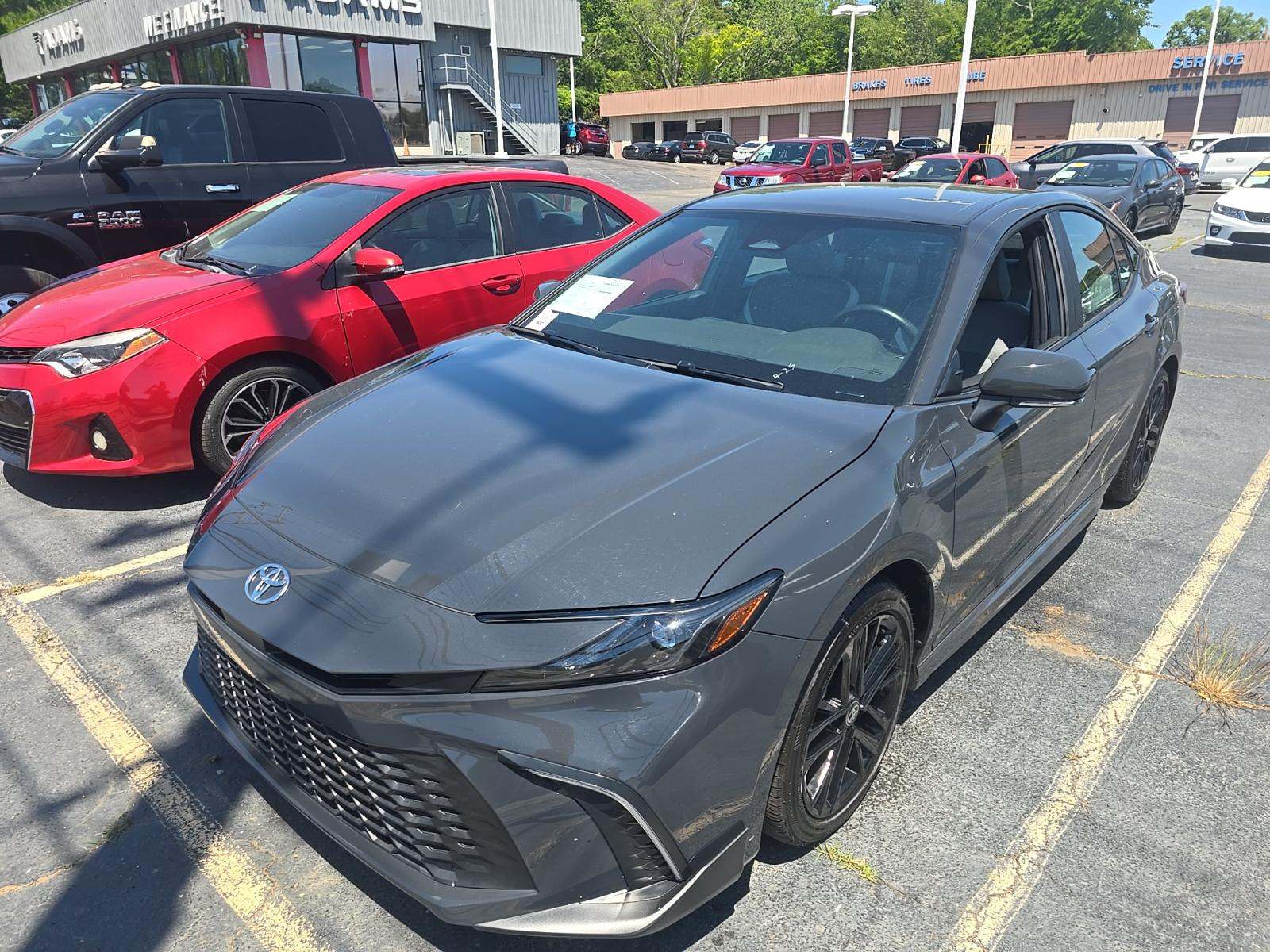 2025 Toyota Camry SE FWD