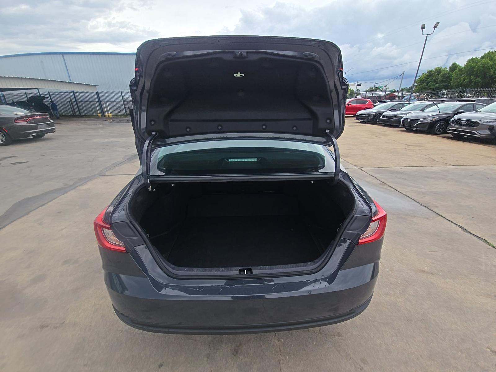 TOYOTA CAMRY - 10