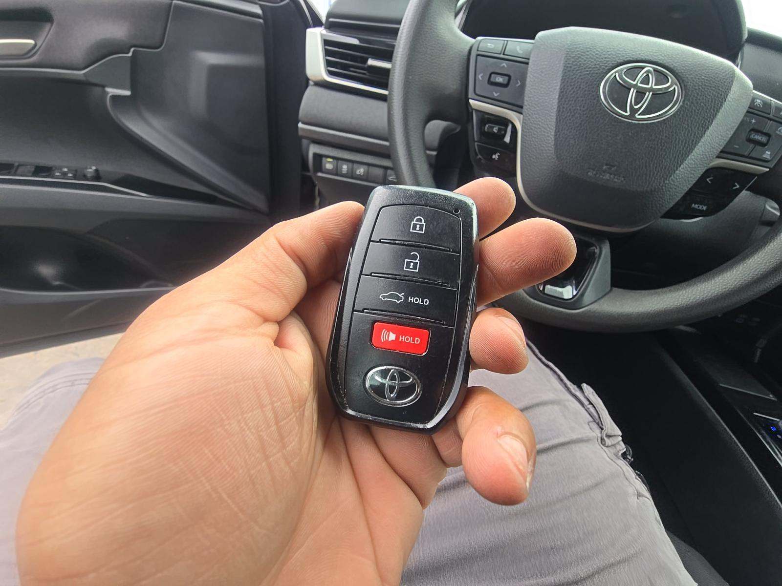 TOYOTA CAMRY - 4