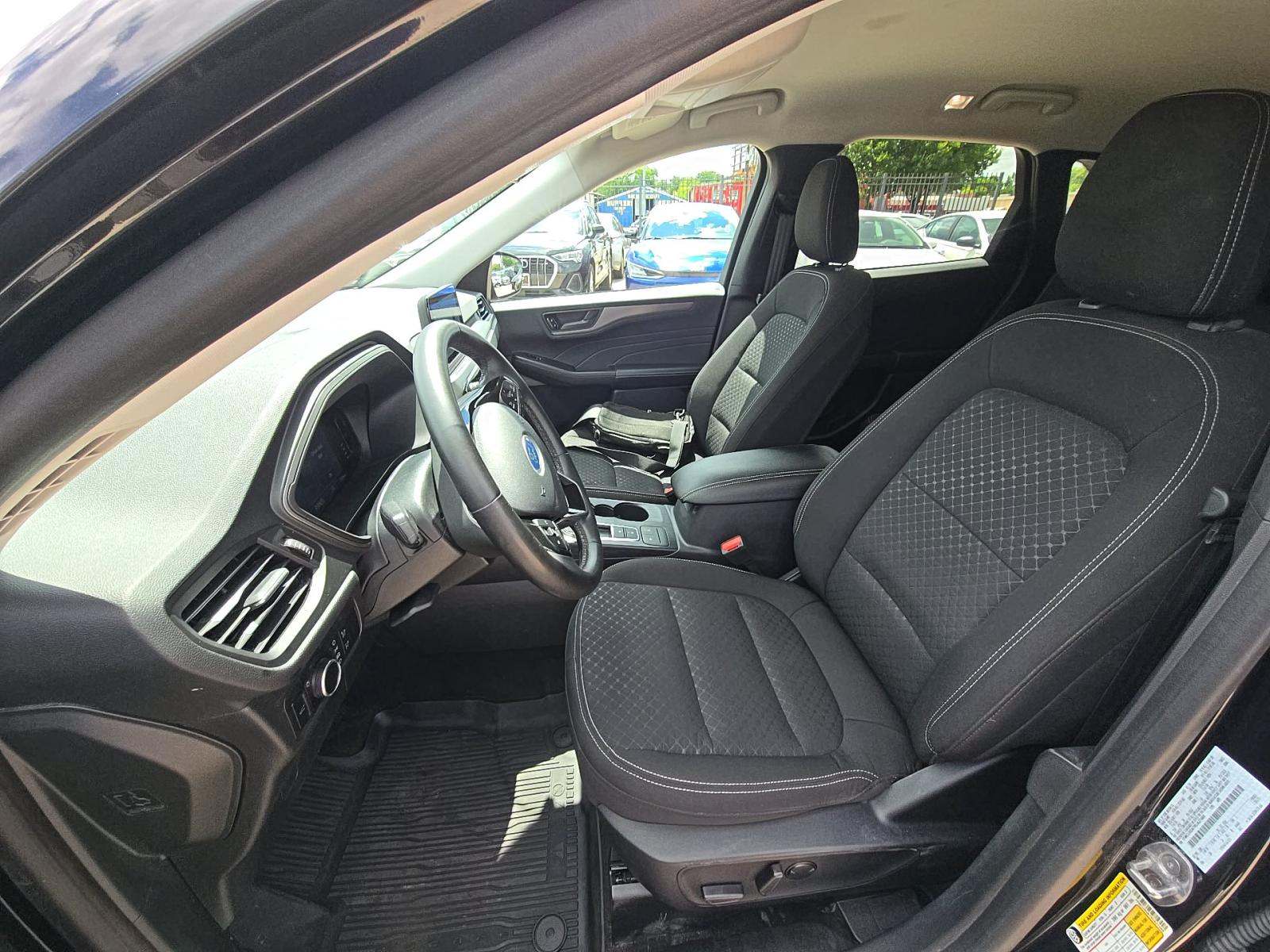 FORD ESCAPE - 2