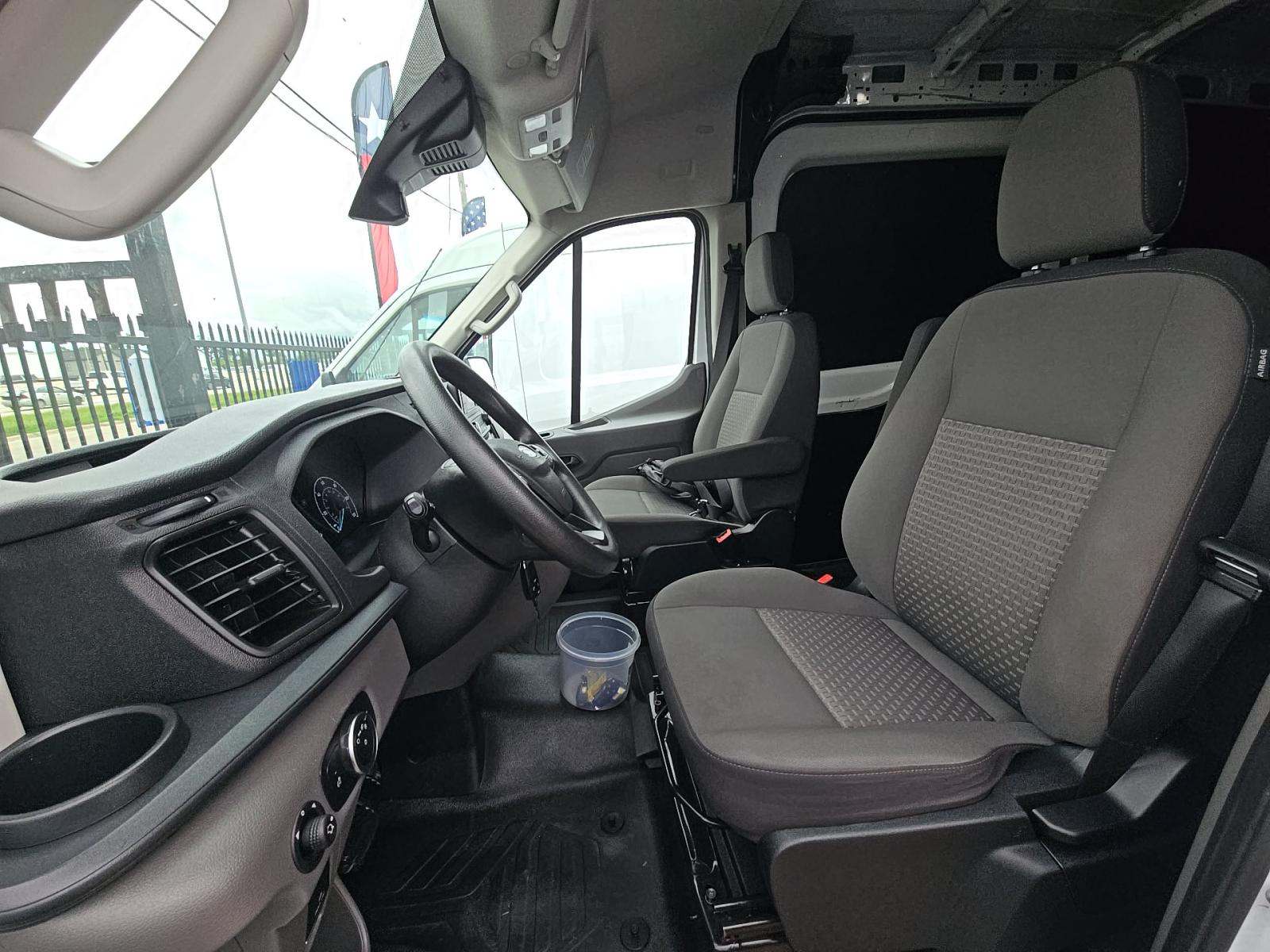 FORD TRANSIT 150 - 6