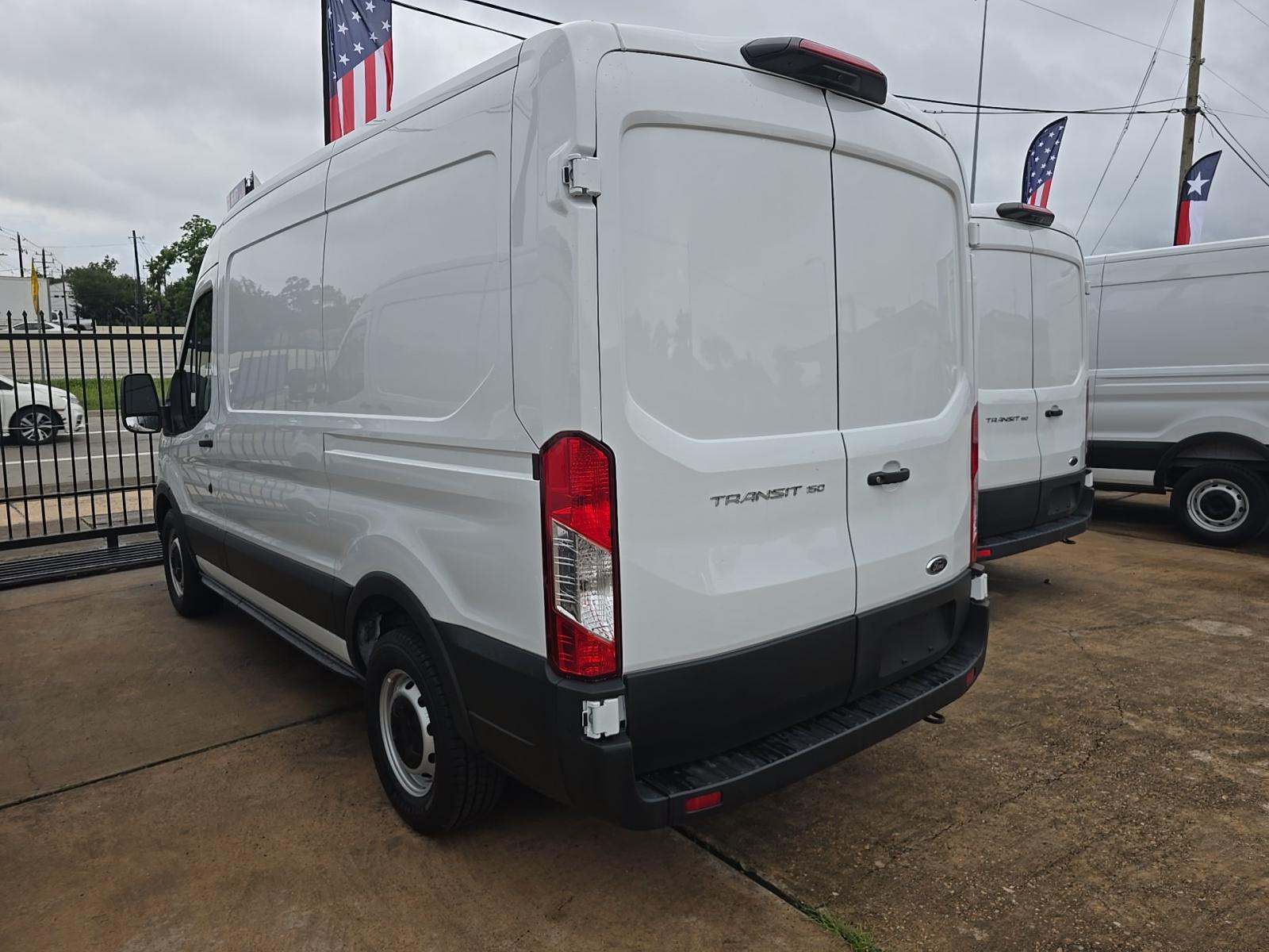 FORD TRANSIT 150 - 2