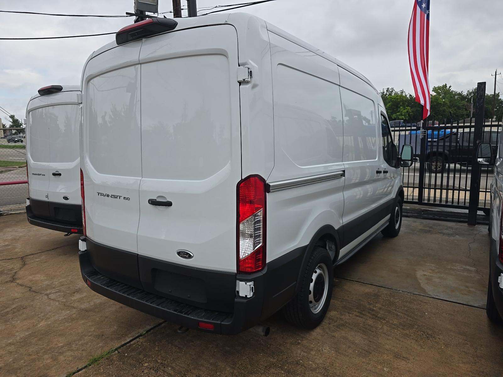 FORD TRANSIT 150 - 3