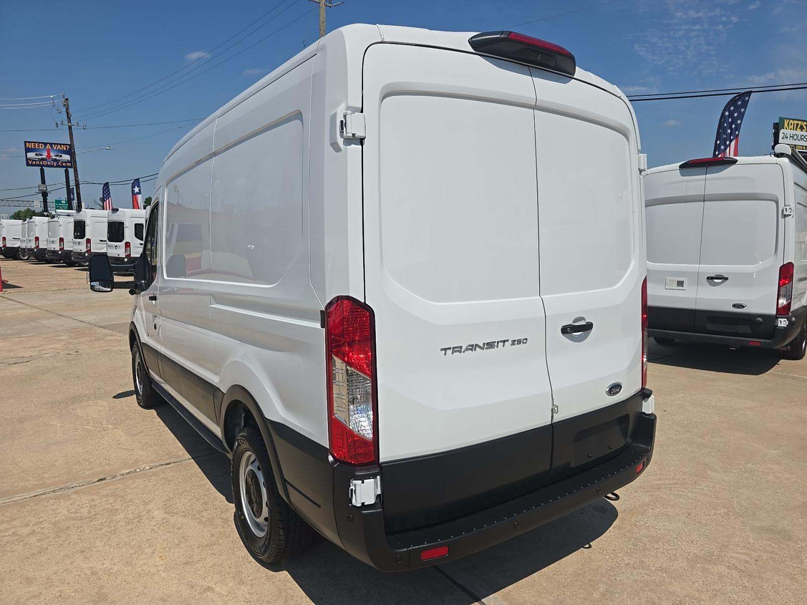 FORD TRANSIT 250 - 2