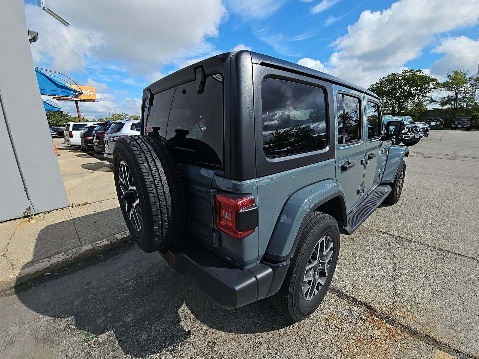 2024 Jeep Wrangler Sahara AWD