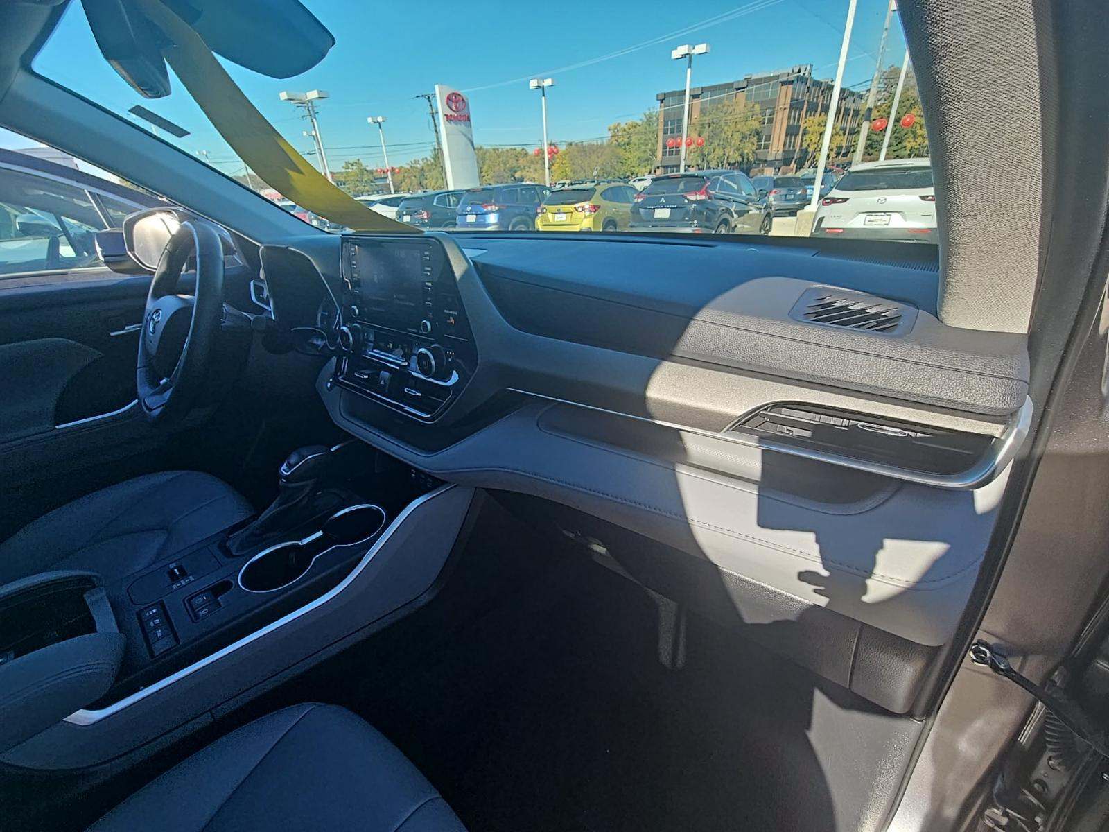 2022 Toyota Highlander Hybrid XLE AWD