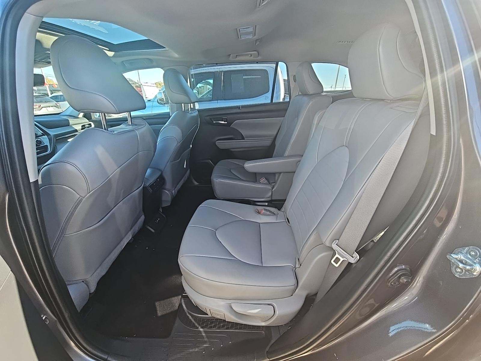 2022 Toyota Highlander Hybrid XLE AWD