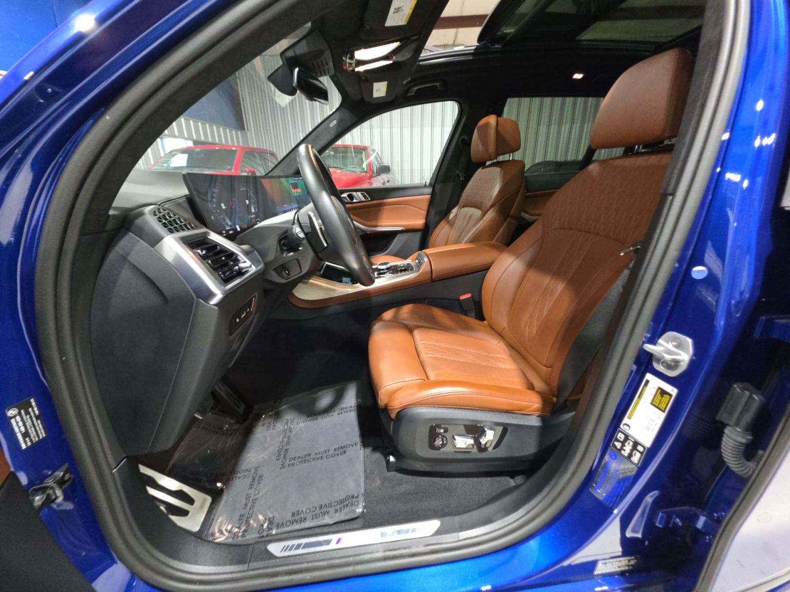 2025 BMW X7 M60i AWD
