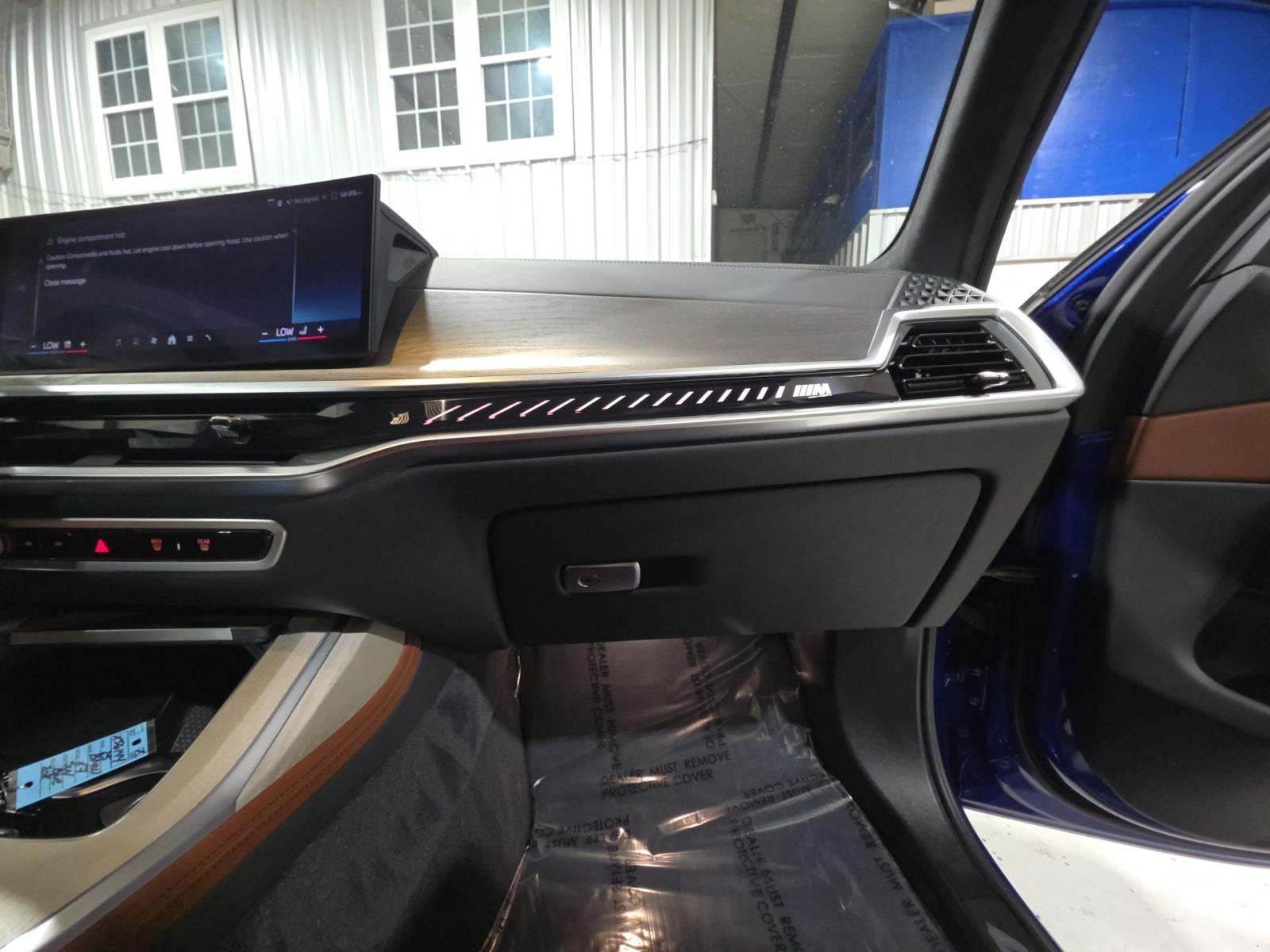 2025 BMW X7 M60i AWD