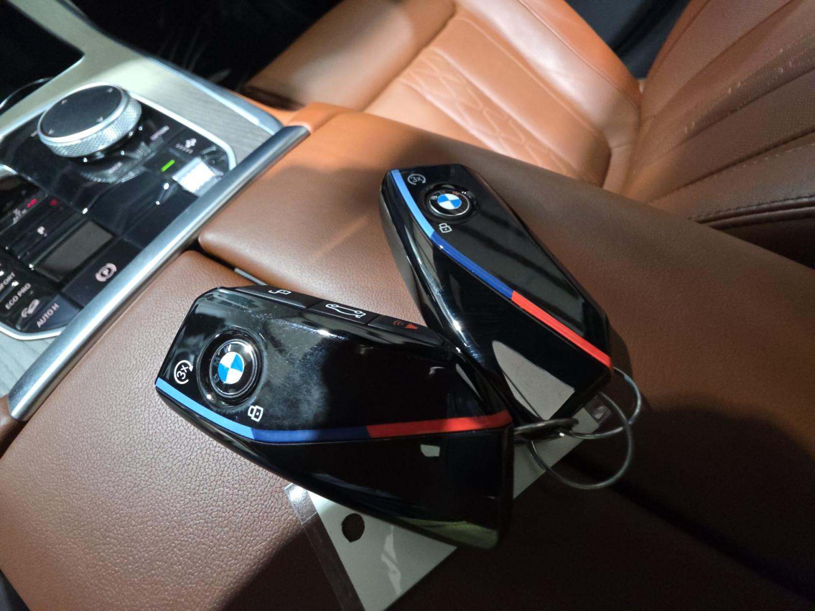 2025 BMW X7 M60i AWD