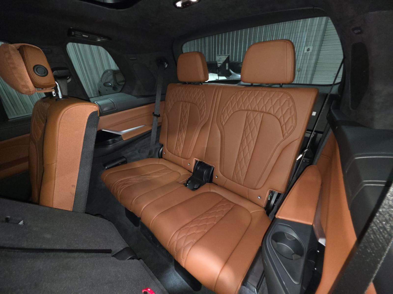 2025 BMW X7 M60i AWD