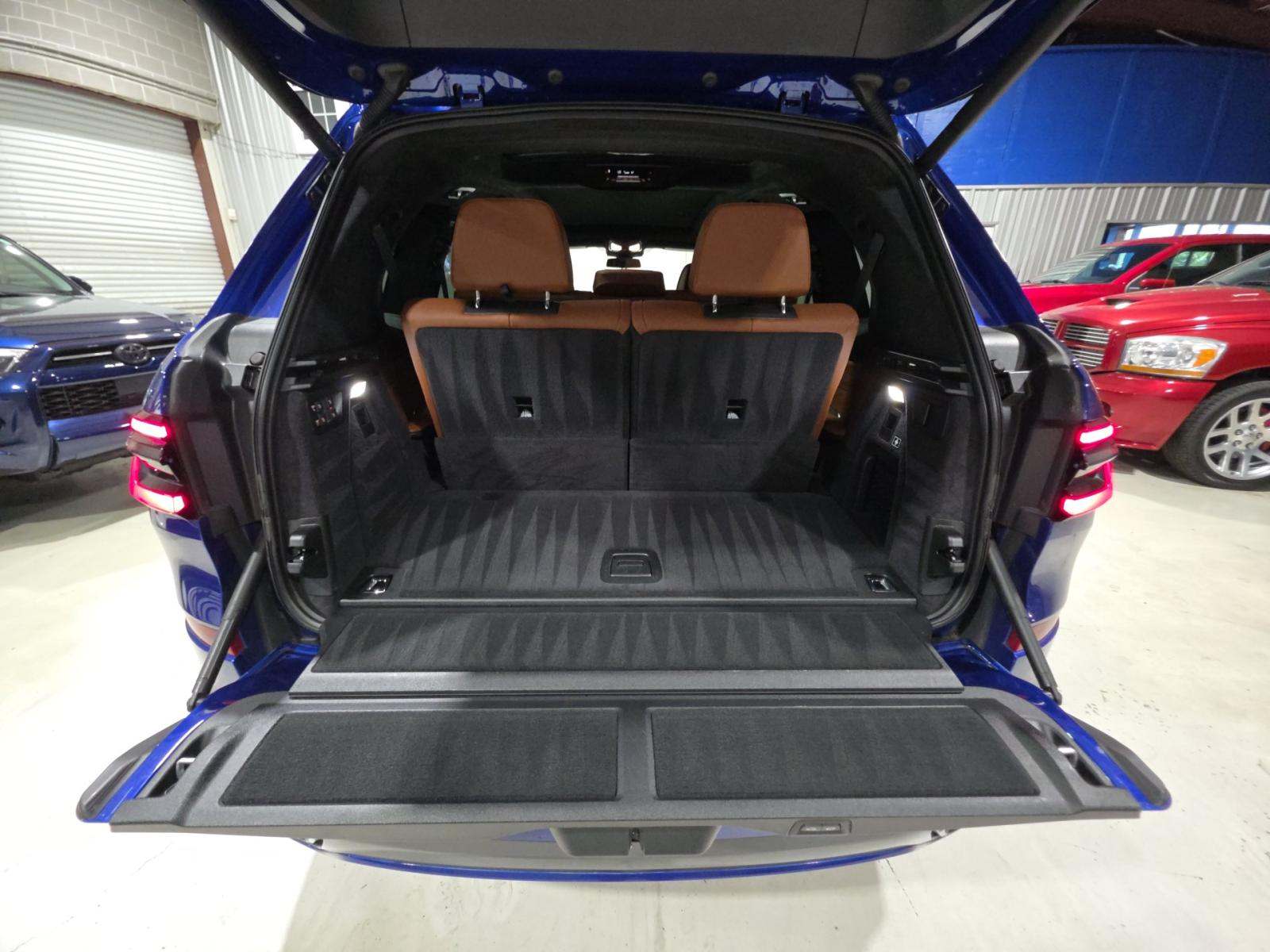 2025 BMW X7 M60i AWD