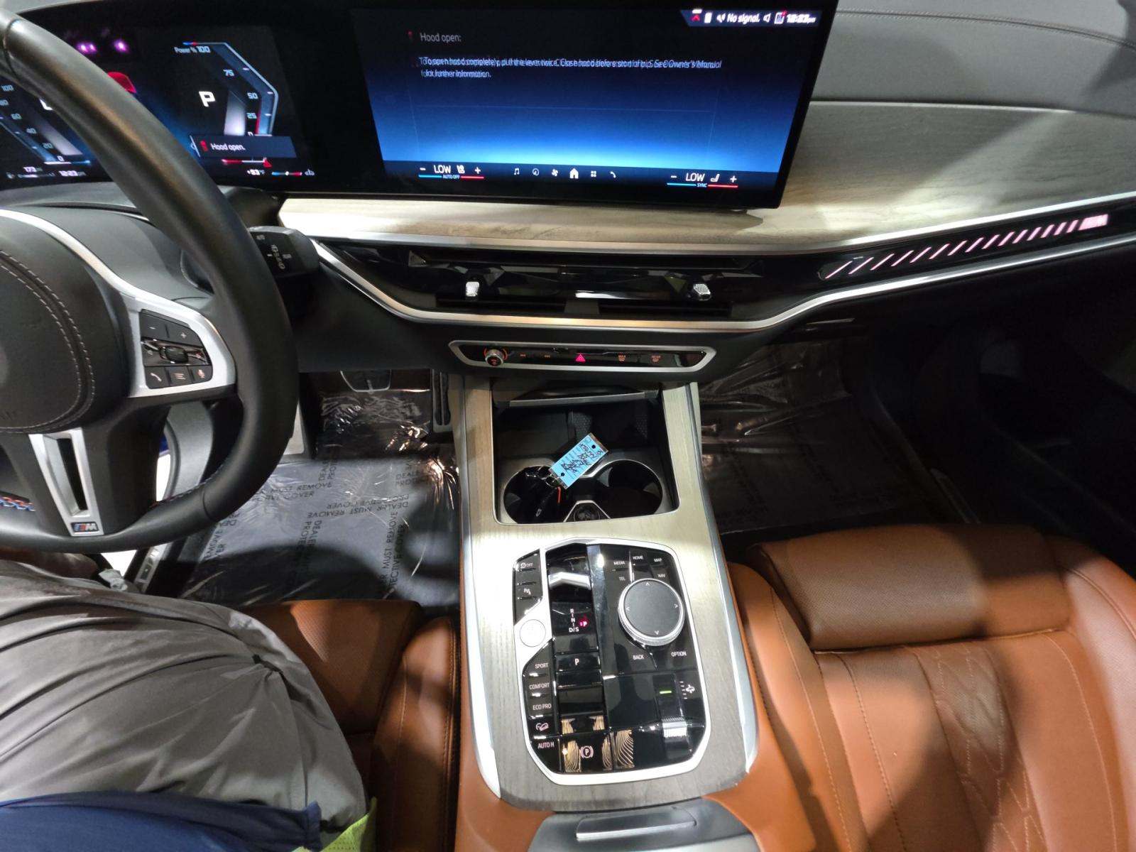 2025 BMW X7 M60i AWD