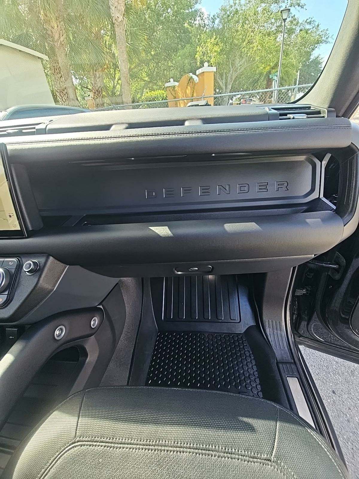 2024 Land Rover Defender 130 X-Dynamic SE AWD