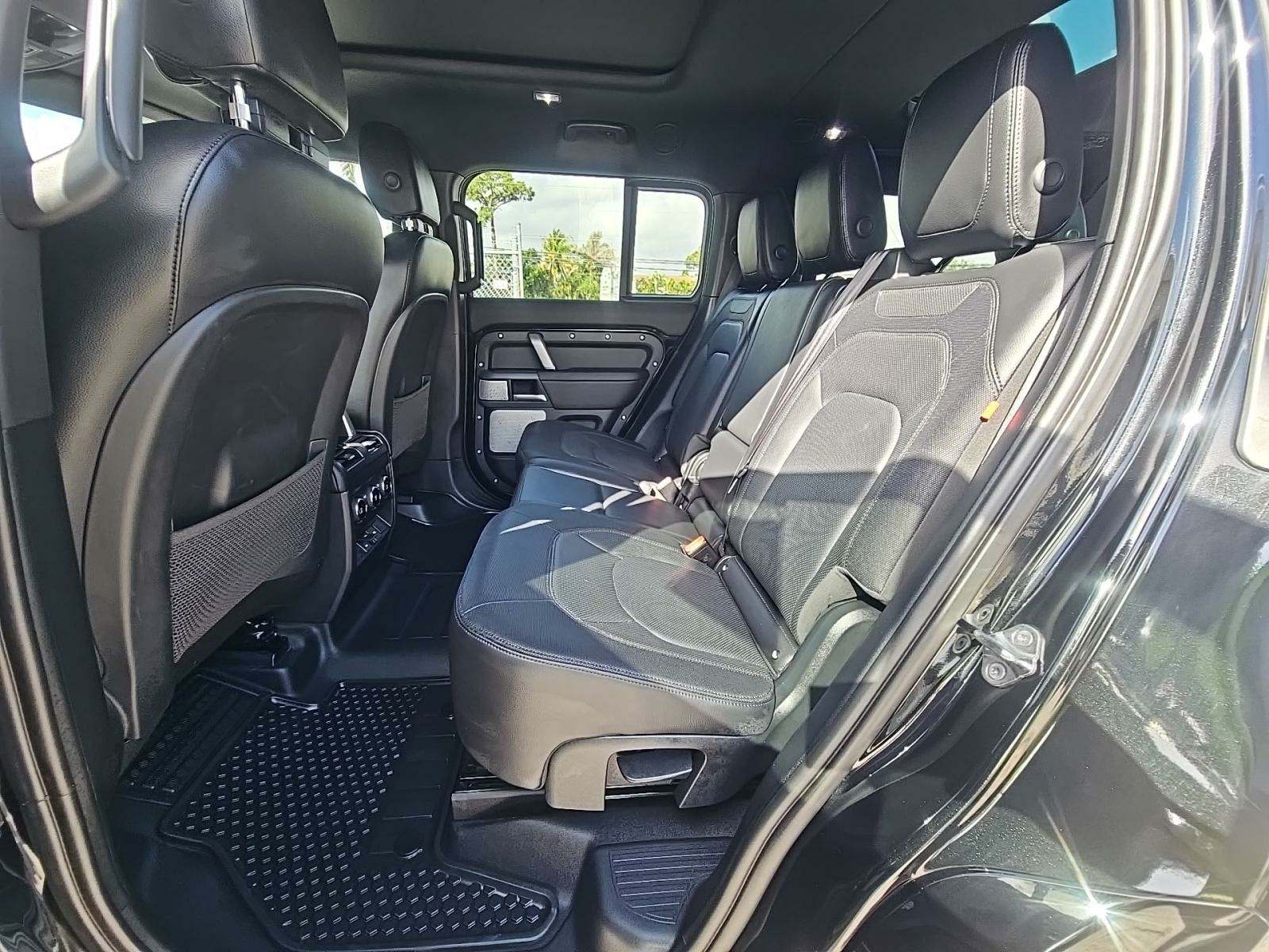 2024 Land Rover Defender 130 X-Dynamic SE AWD