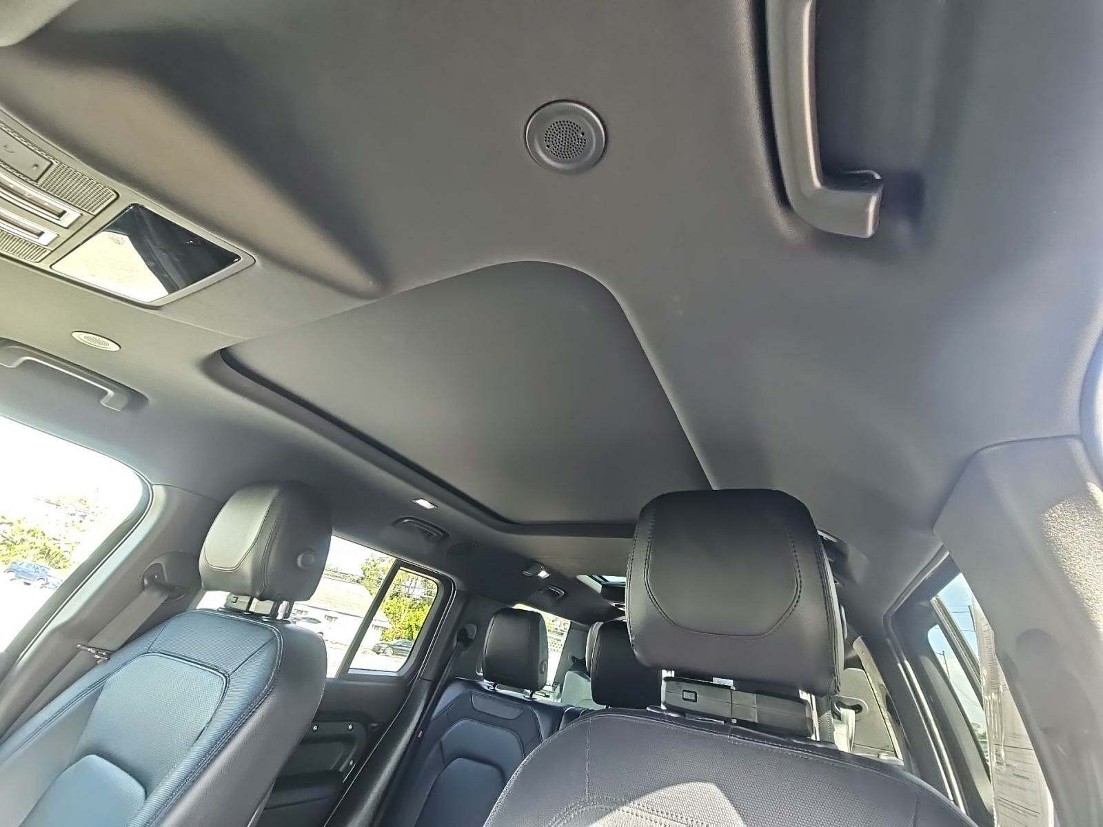 2024 Land Rover Defender 130 X-Dynamic SE AWD