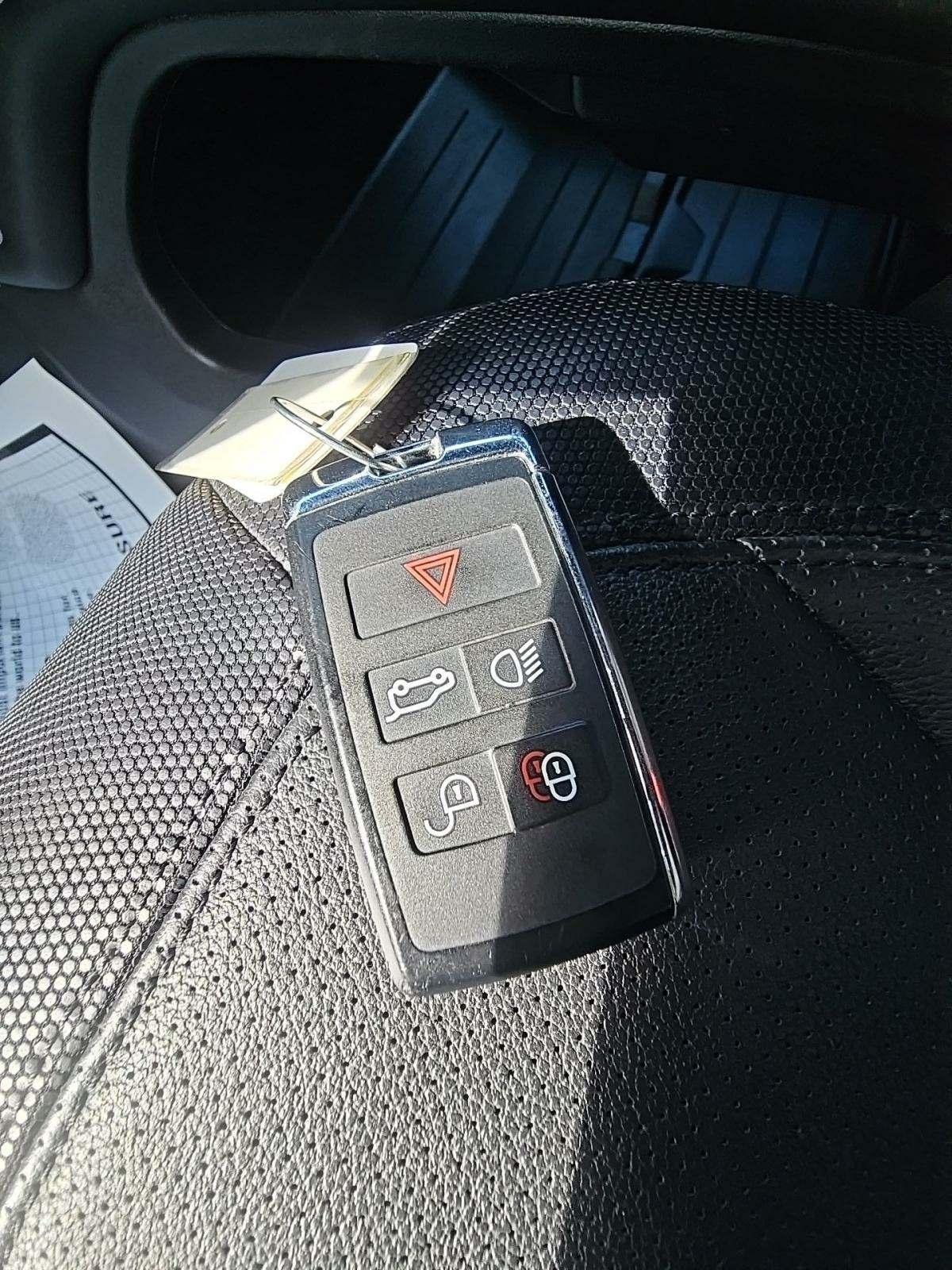 2024 Land Rover Defender 130 X-Dynamic SE AWD