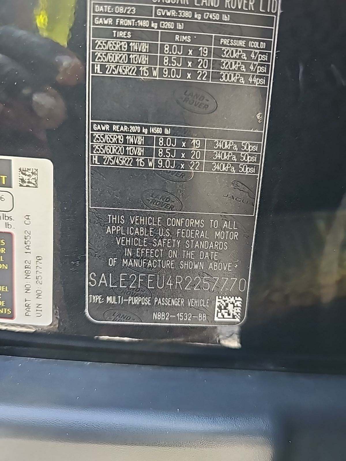 2024 Land Rover Defender 130 X-Dynamic SE AWD