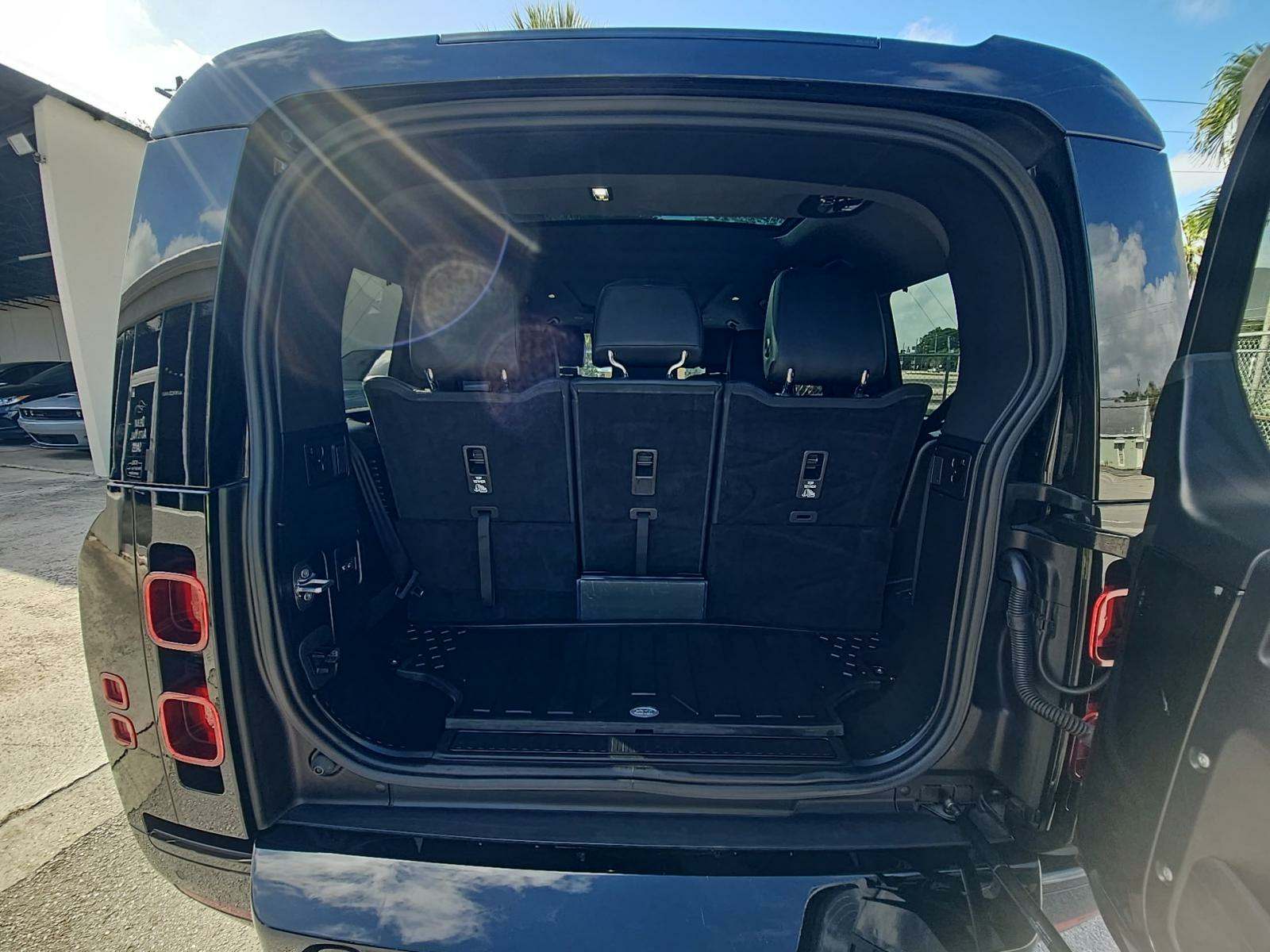 2024 Land Rover Defender 130 X-Dynamic SE AWD