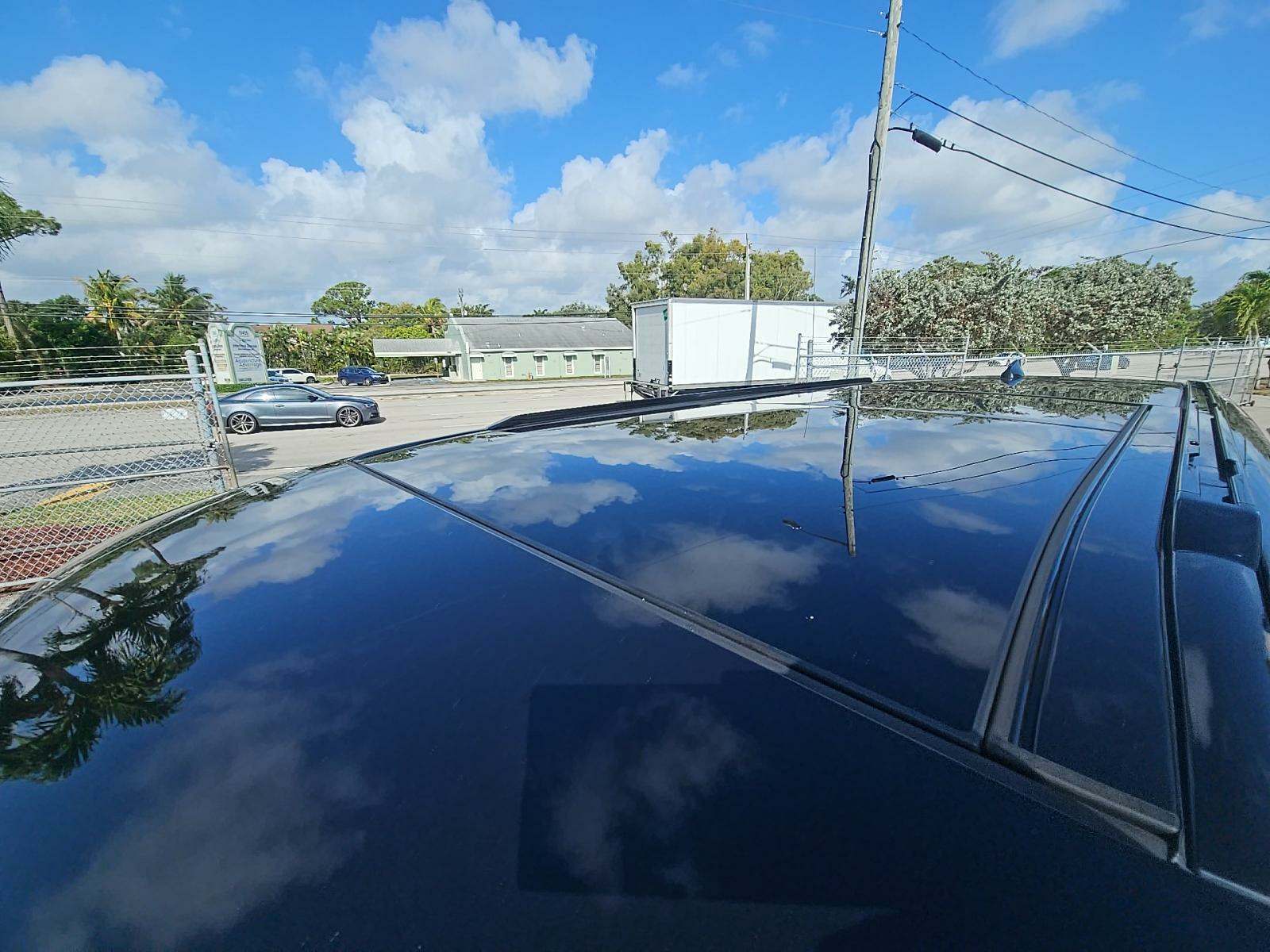 2024 Land Rover Defender 130 X-Dynamic SE AWD