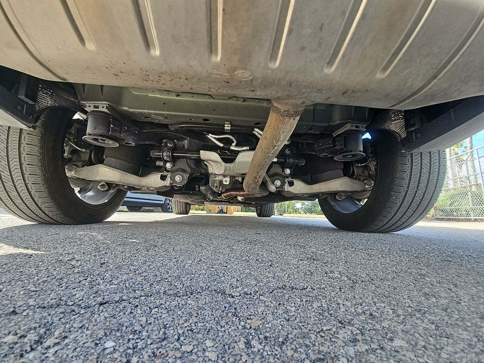 2024 Land Rover Defender 130 X-Dynamic SE AWD