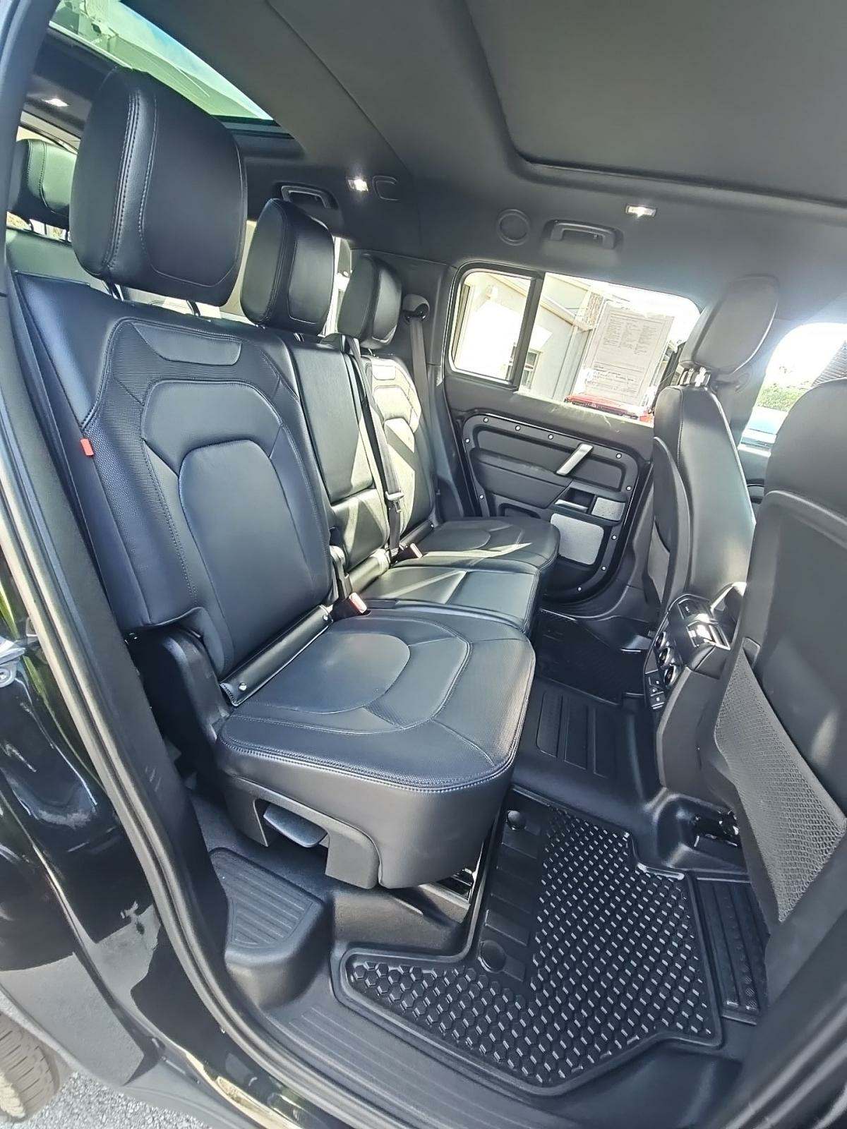 2024 Land Rover Defender 130 X-Dynamic SE AWD